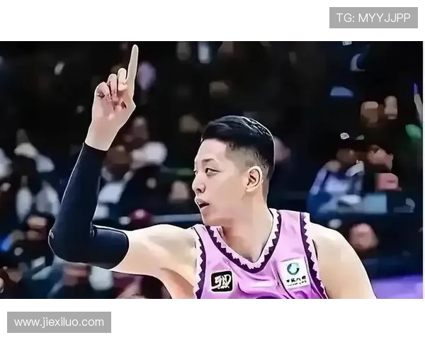 [CBA]里勒滑翔上篮偏出 沈梓捷跟进补扣得手.